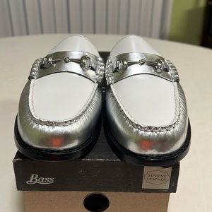 G.H. Bass
G.H. Bass & Co. Womens Lianna Mules Size 8.5 and 6.5